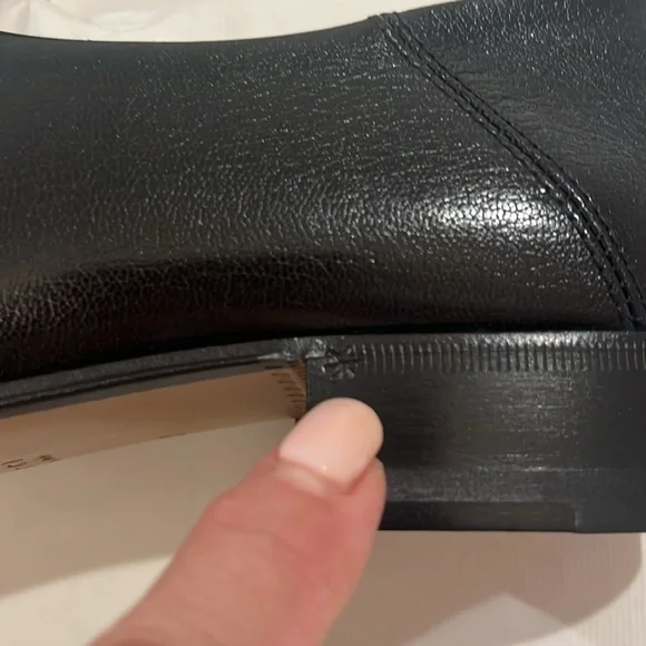 Gucci Black Leather Loafers with Gold Horsebit - Picture 14 of 15